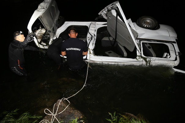 Accident cumplit la intrarea în BUCUREŞTI! Trei persoane, printre care o fetiţă de opt ani, au murit! Sursă foto: mediafax.ro