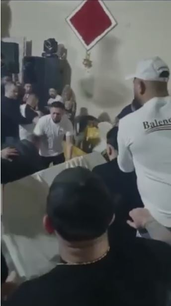 Scene violente în localul unde cânta Florin Salam, în Manchester