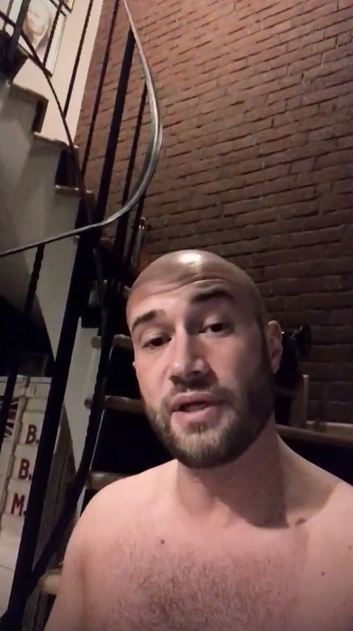 Mihai Bendeac, filmat gol pușcă la duș! Ce declarații obscene a făcut după ce a ieșit din baie