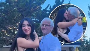 Influencerița de 25 de ani care se iubește cu un bătrân de 76 de ani. Cum au reacționat părinții ei, dar și fanii de pe TikTok când au văzut imaginile