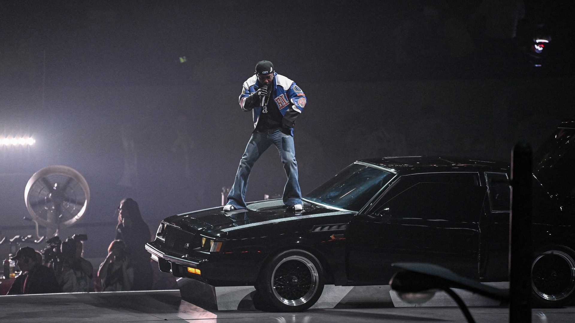 Nu e o glumă! Cât costă blugii purtați de Kendrick Lamar la Super Bowl 2025