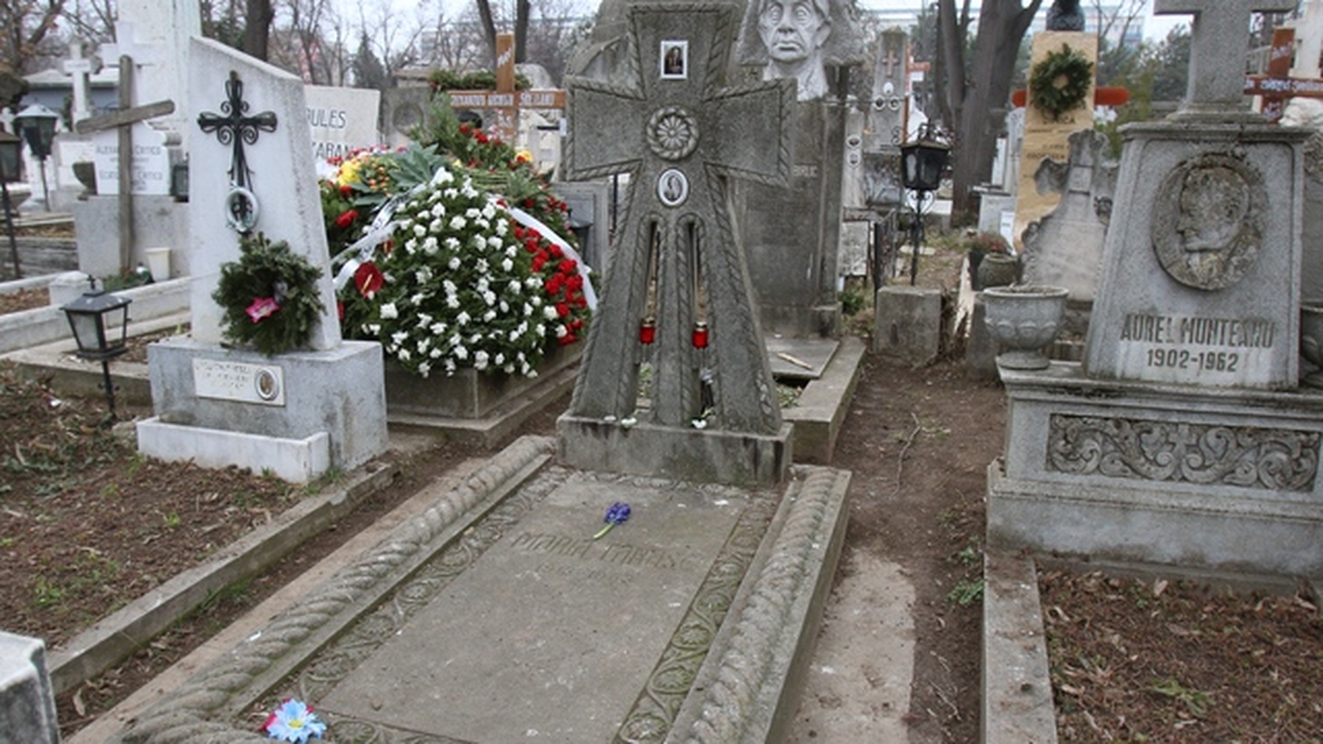 Mormantul Mariei Tanase, uitat de toata lumea! Vezi in ce stare se afla monumentul, la 41 de ani de la moartea artistei!