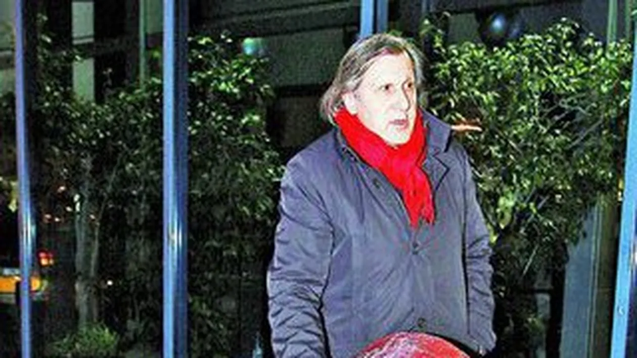 Nasty, sedinta de shopping fulger in Capitala Modei! Si-a tras abajur de boss de la Paris