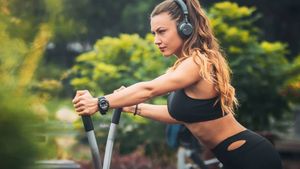 Regina Fitnessului ne învață cum să scăpăm ușor de kilogramele în plus!