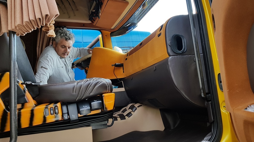 Tapiţeria respectă şi ea tematica aleasă pentru tunning
