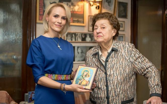 Fotografie de colecție cu Tamara Buciuceanu, din anii studenției! Incredibil cât de frumoasă era