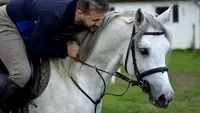 Reprofilare din cauza pandemiei. Un cunoscut personaj din Mondenii și Atletico Textila a dat actoria pe.... călărie!