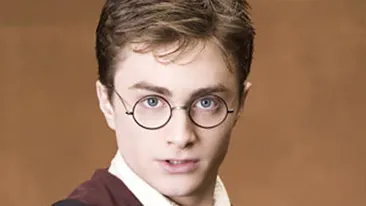 Seamana cu Harry Potter, dar uraste sa i se spuna asta! Ce le-a facut acest tanar unor fete care l-au strigat pe strada asa