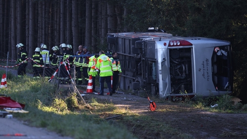 Accident grav pe o autostradă! Un autocar cu 50 de turiști străini s-a răsturnat în Germania. Bilanțul victimelor
