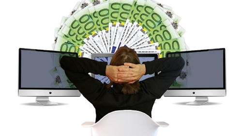 Statul acordă 1.000 de euro, lunar. Ce persoane pot beneficia de acest sprijin financiar