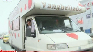 Catalin Maruta i-a luat locul lui Mircea Radu! S-a dus cu caravana in sectorul 5 sa sarbatoreasca "Dragostea" la "Vangheliada"!