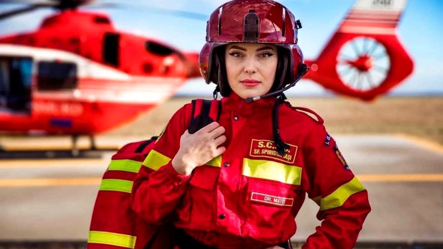 Cine e Giorgiana Loredana Matei, medicul SMURD cu trăsături de model. Povestea incredibilă a tinerei cu față de înger
