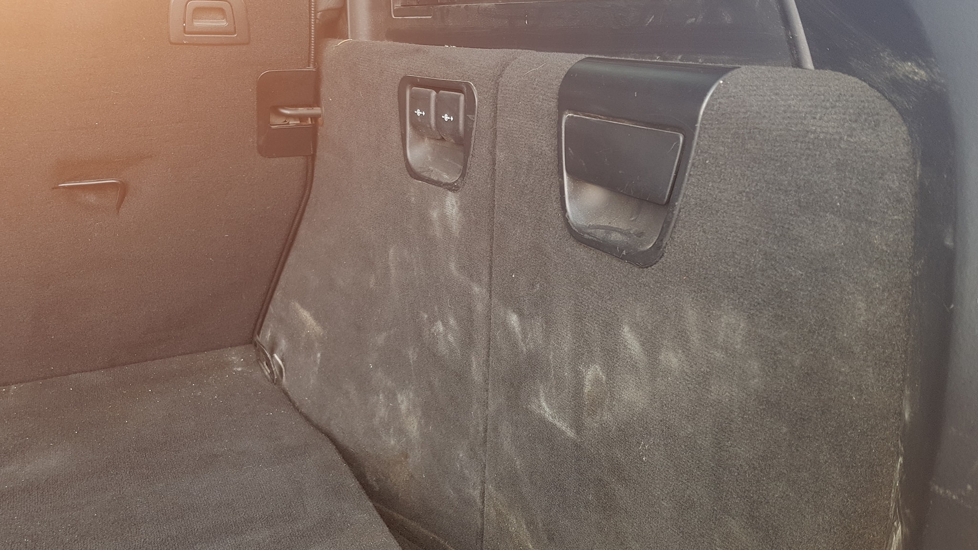 O femeie din Iași și-a dus mașina la spălătorie, dar nu i-a venit să creadă cum a luat-o înapoi! Cât a fost nota de plată, deși autoturismul era la fel de murdar