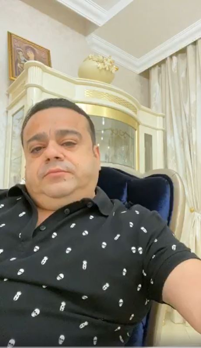 Lux și opulență în vila lui Adrian Minune din Ștefăneștii de Jos! Ce tablou emoționant are manelistul în livingul casei