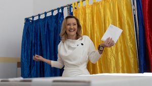 ”Albă ca zăpada” din ziua alegerilor: Elena Lasconi. Câștigătoarea primului tur din 2024, ținută imaculată la vot