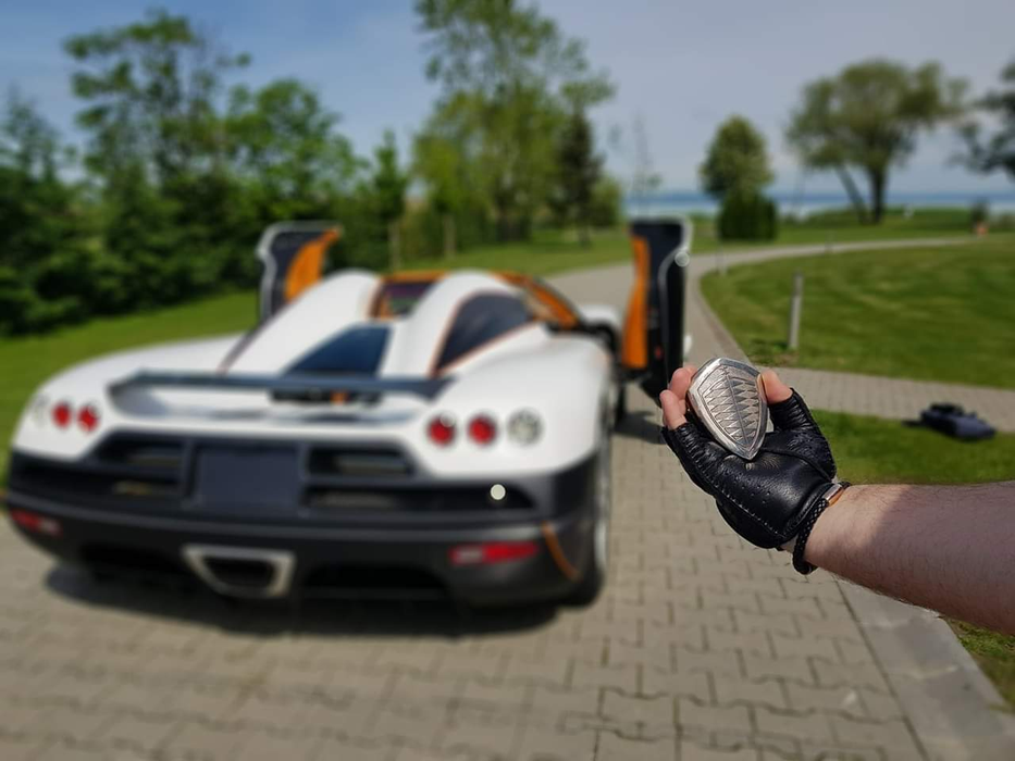 El e primul român care conduce bolidul Koenigsegg CCXS, mașină unicat de 1,2 milioane de euro