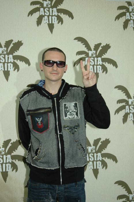 Prima reacţie a trupei LINKIN PARK, după ce solistul CHESTER BENNINGTON s-a sinucis. Lumea muzicală e în doliu! Ce a transmis RIHANNA