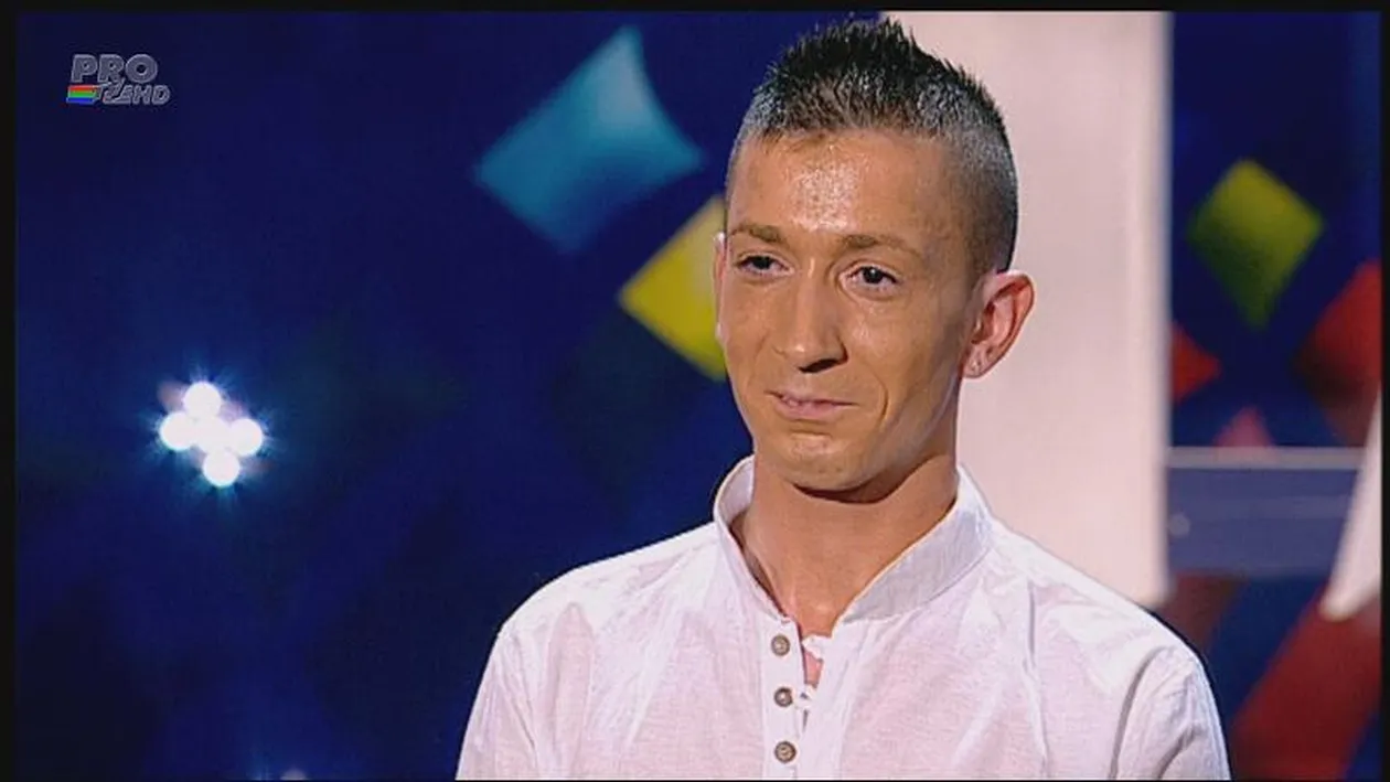 A început prost, dar când a început să cânte a ridicat sala în picioare! Cântăreţul cu voce de aur de la Romanii au talent!