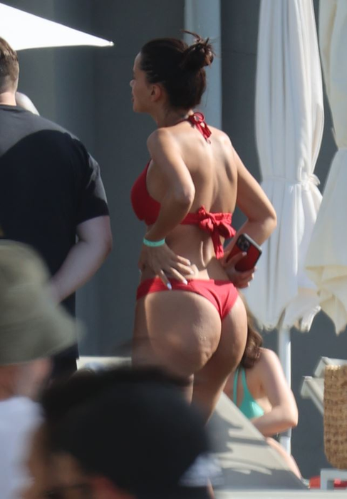 Bianca Marina, super-sexy la piscină (Foto: CANCAN.RO)