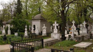 Vrei sa traiesti o experienta inedita? Sambata ai ocazia sa vezi prima piesa de teatru din cimitir. Incepe la 22 la Bellu