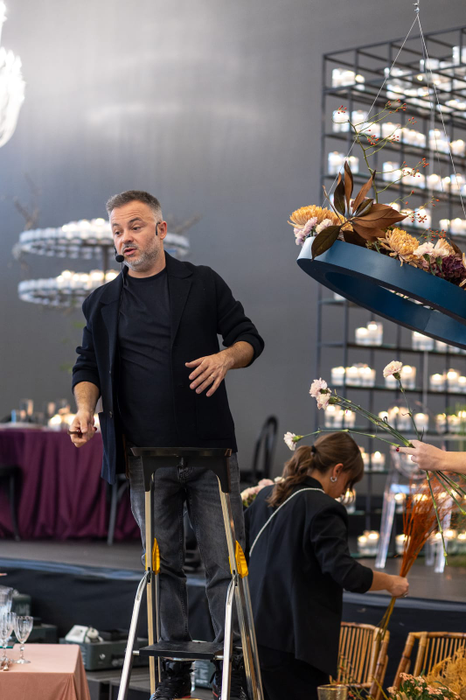 Cătălin Botezatu, show la evenimentul Wondder Events Fair, de la Cluj. Oana Boc, soția edilului de la Cluj, Emil Boc, și prietenele sale au venit să-l susțină pe designer