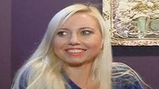 Iti mai aduci aminte de blonda de la Class? Uite ce casa frumoasa are si afla cand a pictat prima data!!