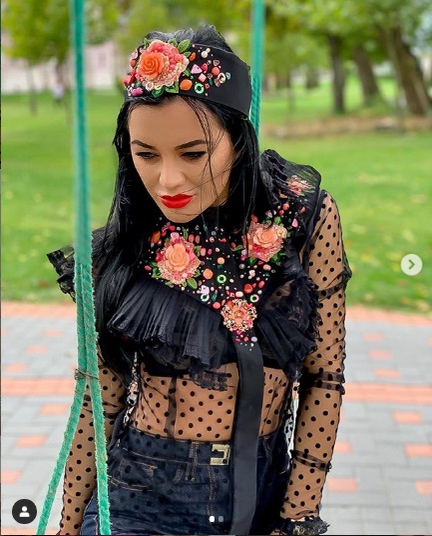 Carmen de la Sălciua, fotografiată în tandrețuri cu artistul Culiță Sterp. Nu mai pot nega că nu s-au împăcat
