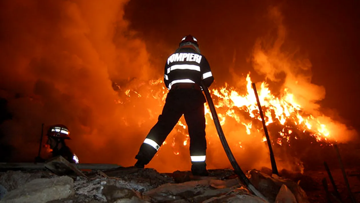Incendiu intr-un bloc din Bistrita! 130 de persoane au fost evacuate in urma tragediei