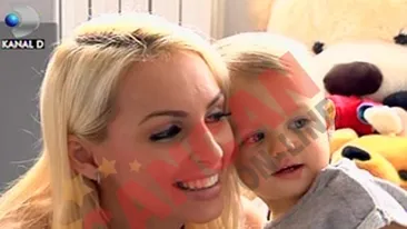 Fetita de bani gata! Micuta Andreei Spataru foloseste cardurile mamei in loc de jucarii