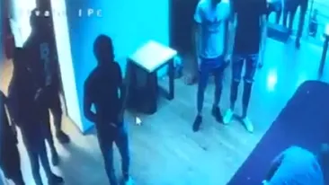 Imagini de coșmar într-un club din Cluj! Un tânăr a fost bătut de nouă bărbaţi ​​​​​​​