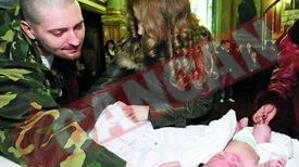 Cheloo si-a botezat fiul in costum de camuflaj
