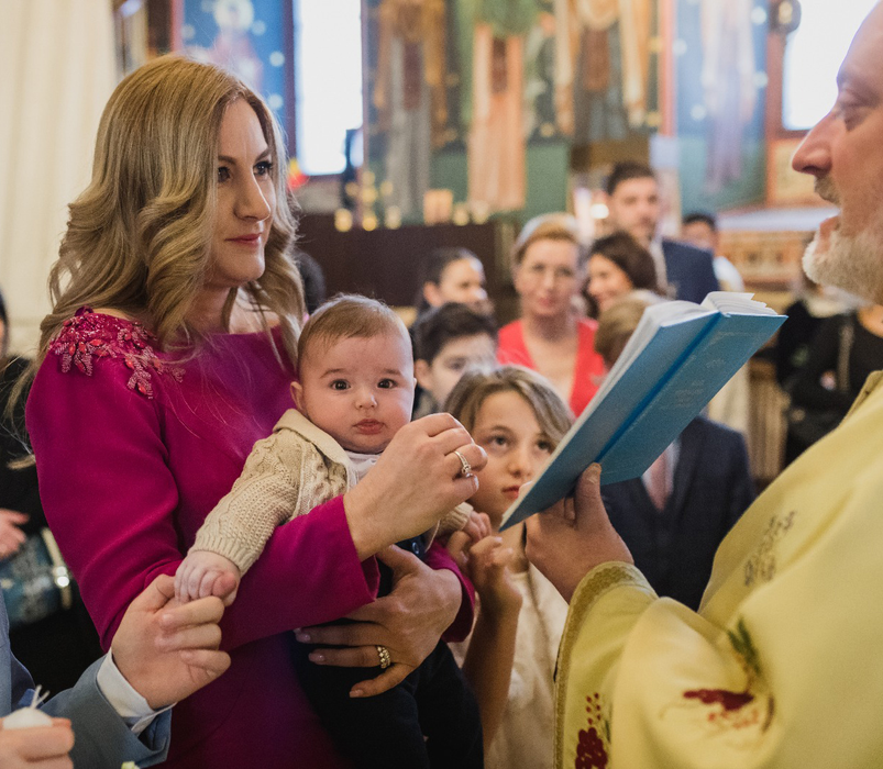 Ela Crăciun și-a botezat fiul. Cum l-a îmbrăcat pe Nicholas-Andrei și ce ținută a purtat vedeta Antena 3 FOTO