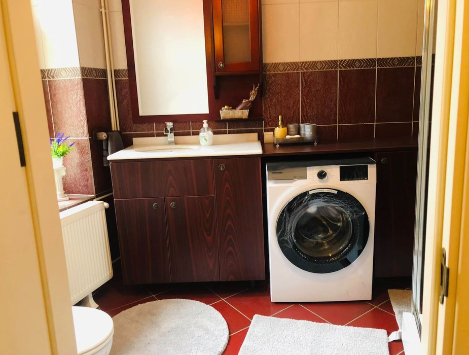 Prețul unui apartament în centrul Capitalei a creat isterie pe Internet! Suma ireală pe care o cere proprietarul: ”La bucătărie, trebuie să stai în genunchi să gătești”