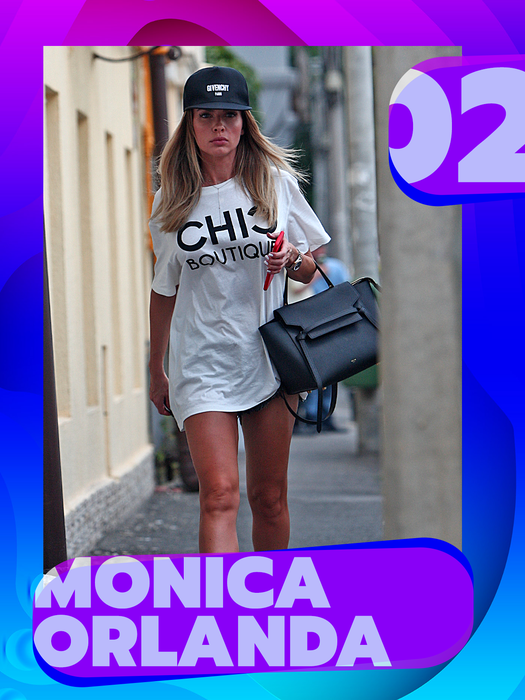 Ramona Olaru sau Delia, în TOP 25 sexy-vedete care… Iluzie optică, nu au nimic sub fustițe?!