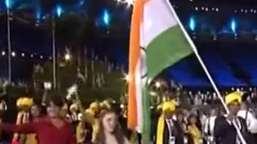 VIDEO Gafa la Olimpiada! O femeie necunoscuta a reusit sa defileze alaturi de reprezentantii Indiei, desi nu facea parte din delegatia oficiala!
