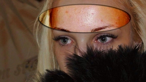 Mitul ca sexul te ajuta sa ai un ten frumos, desfiintat de Denisa Botcari! Ce fata are de fapt blonda sub stratul gros de machiaj