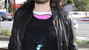 Russell Brand face tot posibilul sa o uite pe Katy Perry! Se intalneste in secret cu o bruneta!