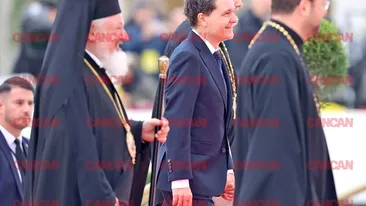 Gestul lui Nicușor Dan în fața mulțimii, când a ajuns la Catedrala Mântuirii Neamului. Președintele României a fost singurul care a făcut asta!