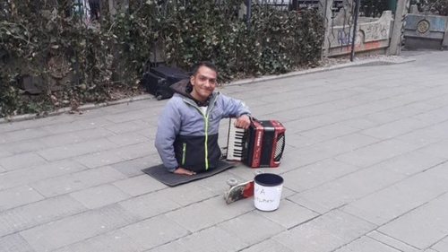 Viorel, vloggerul tăiat de tren, filmări interzise din dormitor. Iubita lui, impresionată până peste cap: "E un pitbull"