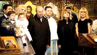 Elena Udrea a fost naşă sâmbătă! Cât de bine îi stă fostei blonde de la Cotroceni cu un copil în braţe!