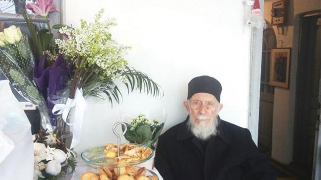 Imagini EXCLUSIVE! IULIANA LUCIU şi surorile BAMBI l-au jelit public, dar... Ce s-a întâmplat la priveghiul duhovnicului vedetelor