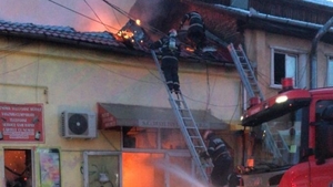 Incendiu puternic în Timişoara! O persoană a fost găsită carbonizată
