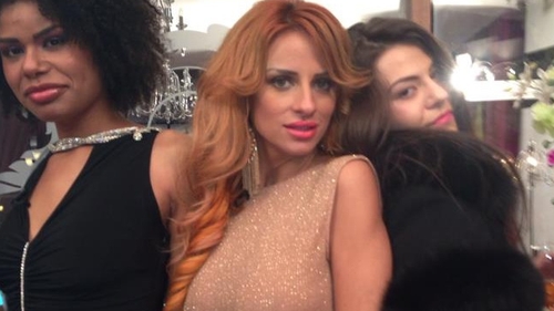 Sanziana Buruiana a imbracat o rochie in care arata mai bine decat dezbracata! Vezi piesa "hot" a blondei!