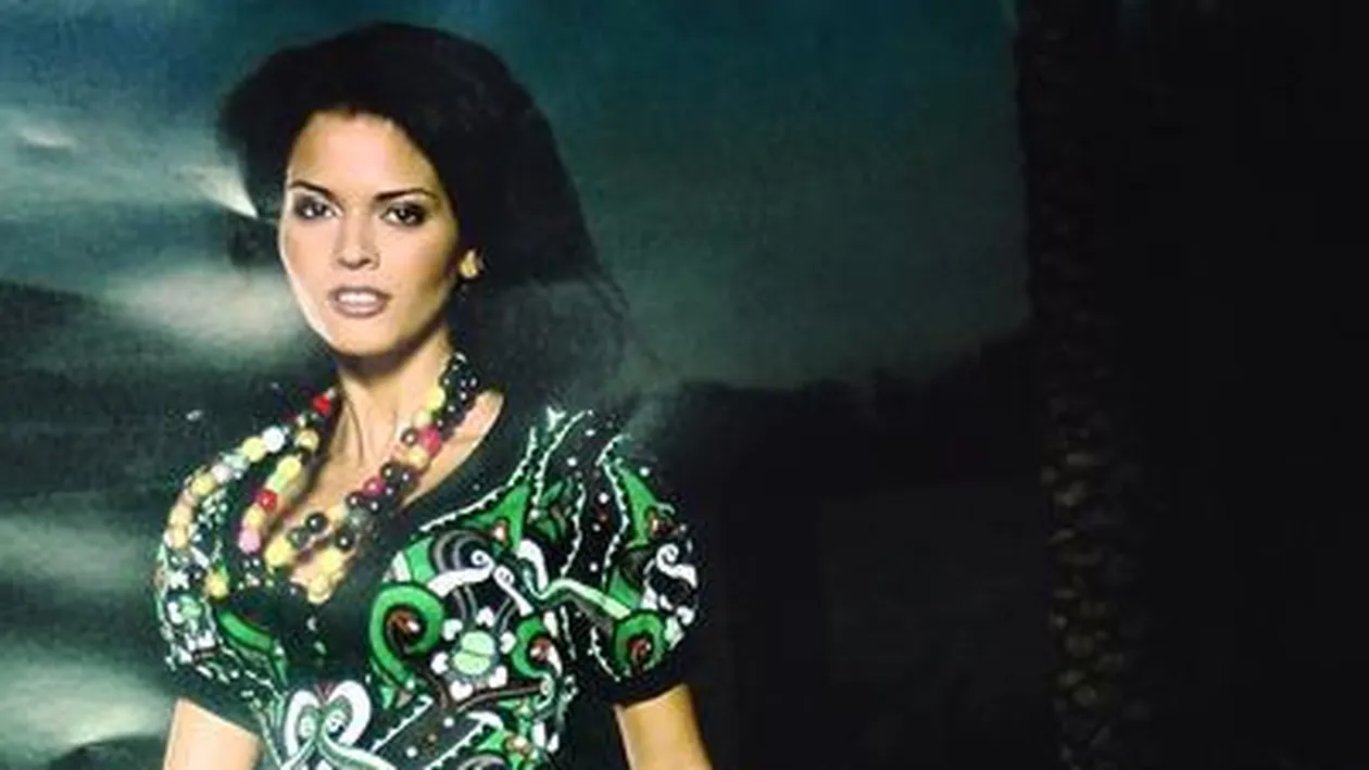 Prefectul de Olt a aflat dintr-un calendar ca fiica sa a pozat pentru italieni