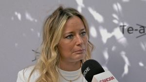 Laura Cosoi a dat tot din casă! Cum gestionează relaţia cu soţul, după ce a devenit mamă a patra oară: „Nu o fac foarte des”