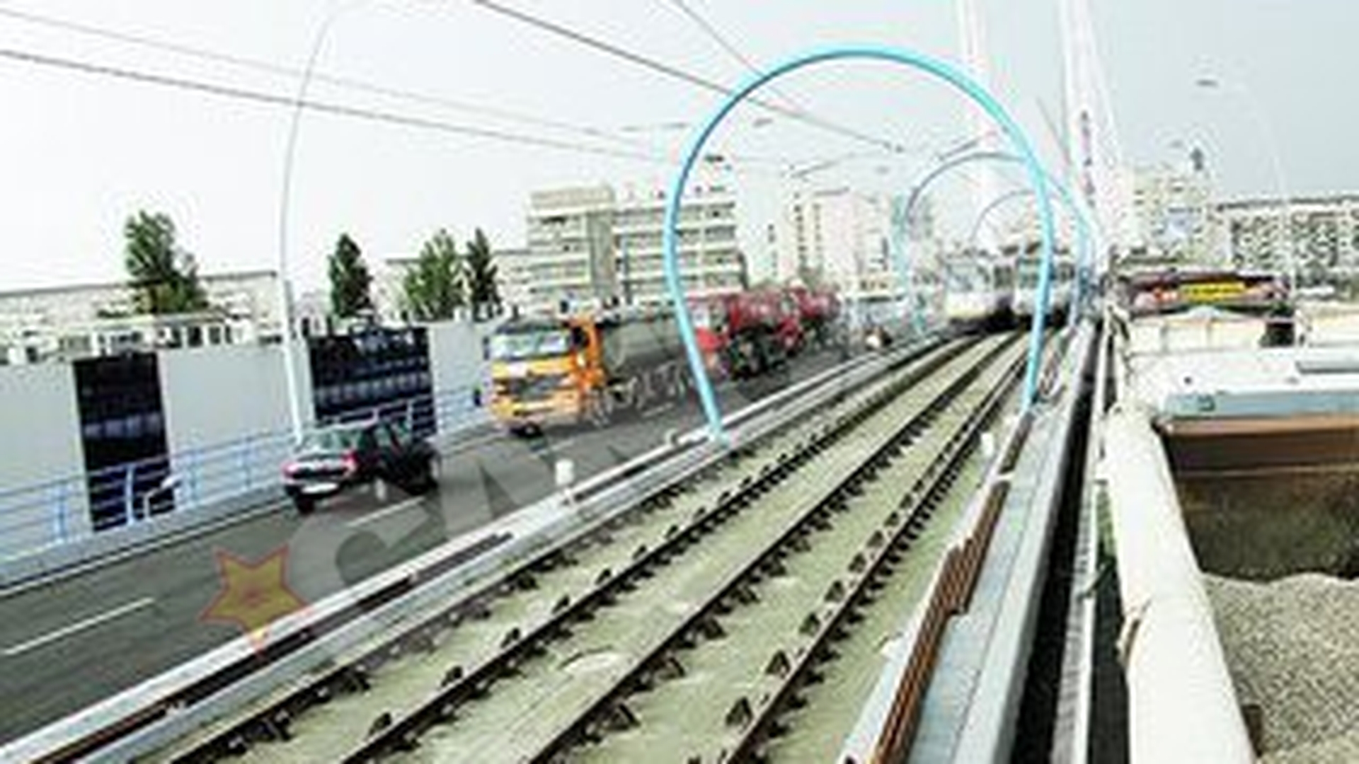 Sase tramvaie si 14 camioane au testat pasajul Basarab! Pus la incercare cu aproape 1.000 de tone