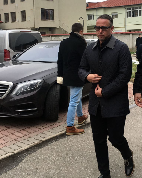 Laurențiu Reghecampf  a ajuns la capela unde este depus sicriul cu trupul neînsuflețit al Ionelei Prodan