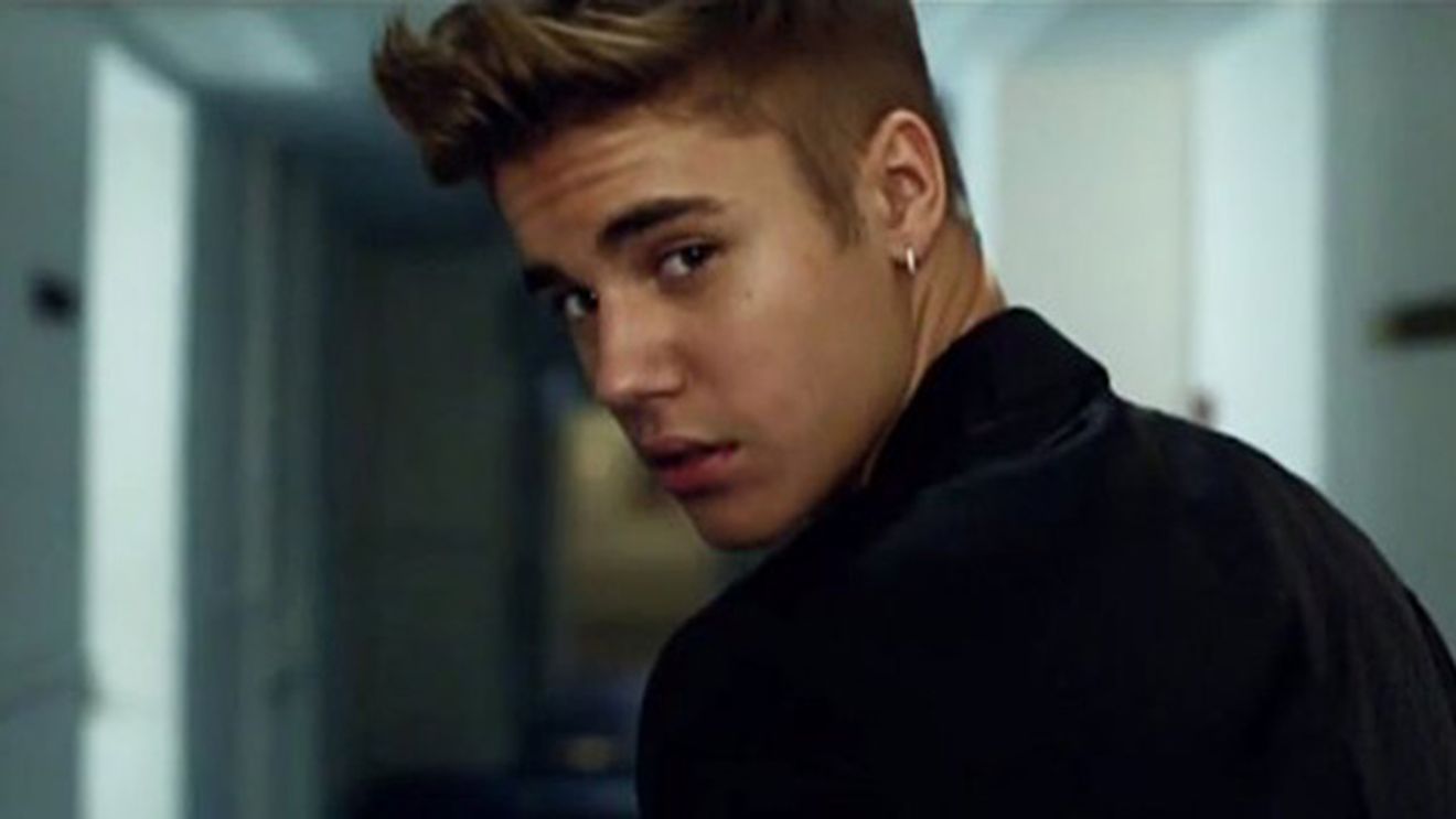 Justin Bieber atacat intr-un club din Canada. Garzile de corp au intervenit in forta. Uite cum s-a terminat totul