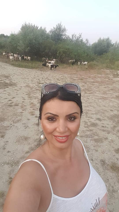 Adriana Bahmuțeanu scapă de energiile negative cu ajutorul unui ritual care le dă fiori unora