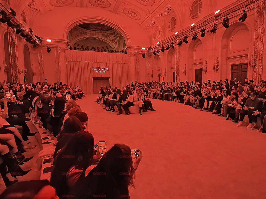 Ținutele la control! Cele mai îndrăznețe outfituri purtate de influenceri la Bucharest Fashion Week